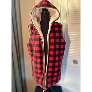 LEGENDARY WHITETAILS Ladies Hooded Kettle Hills Vest Sherpa Buffalo Check M/L